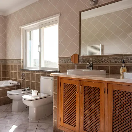 Casa Tin Tin Вилла Монкарапашу